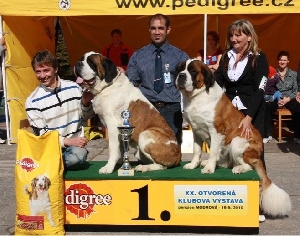 Oba vítězové plemene (BOB) - Frajer Otík JR a Great Agáta od Strážců hor